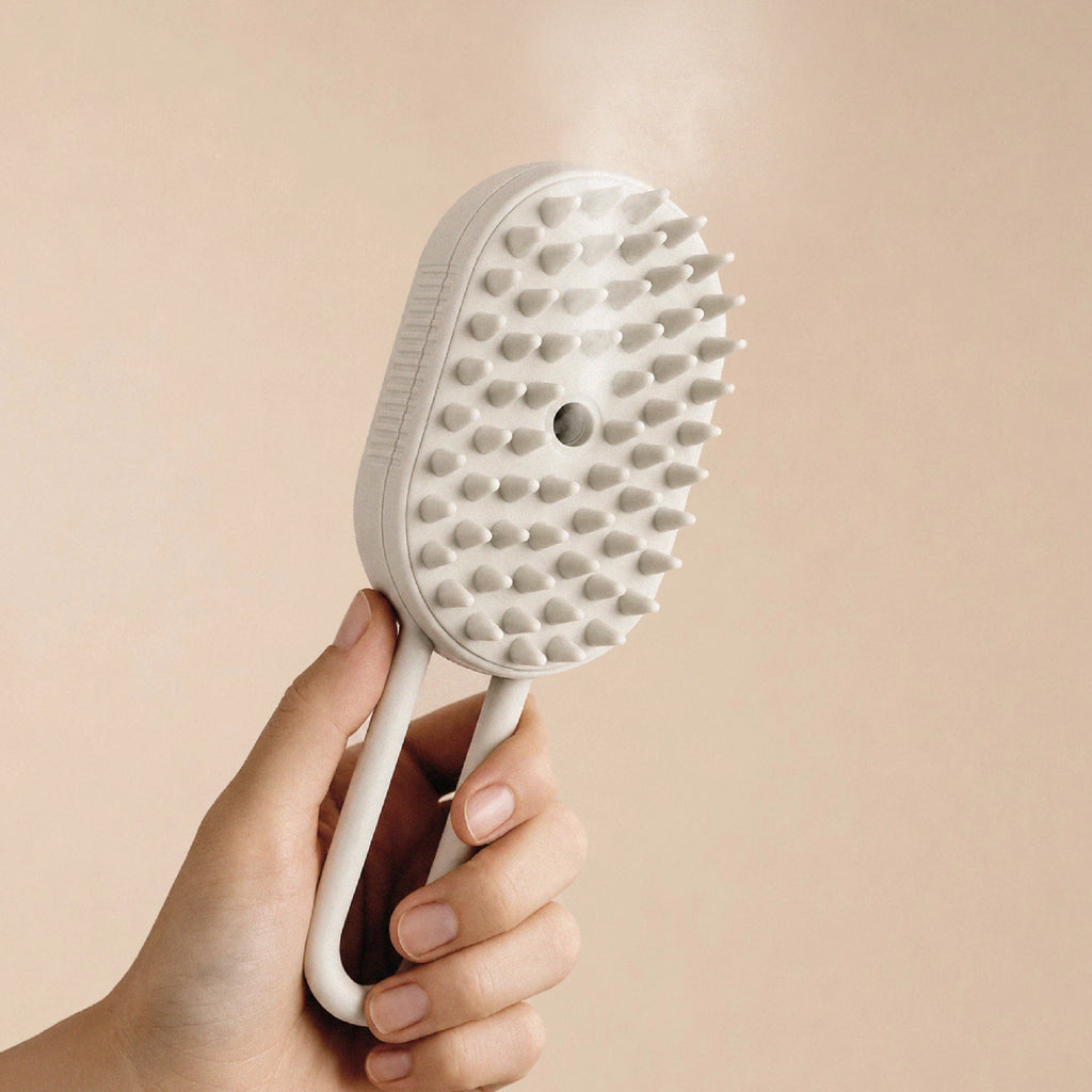 FluffMist Pet Brush – Mist Grooming & Detangling Tool